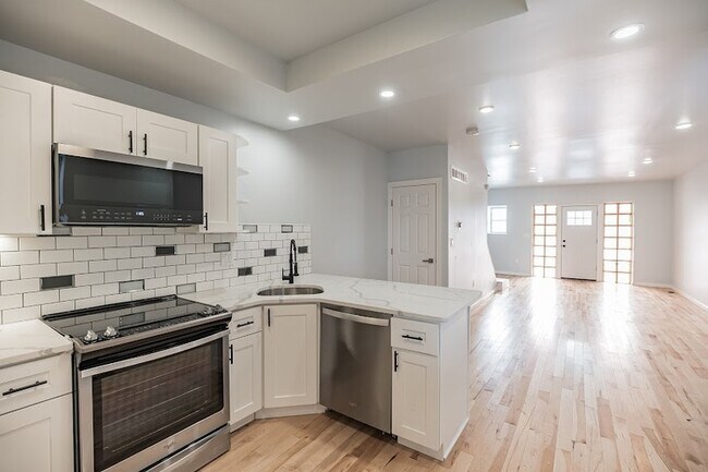 Building Photo - 5611 Arlington St