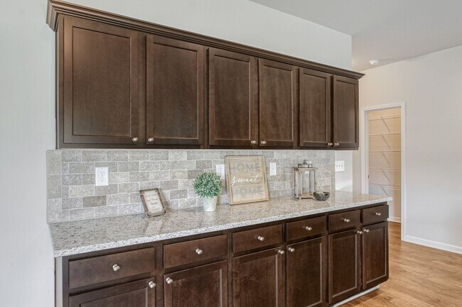 Building Photo - 4639 Southwind Rd