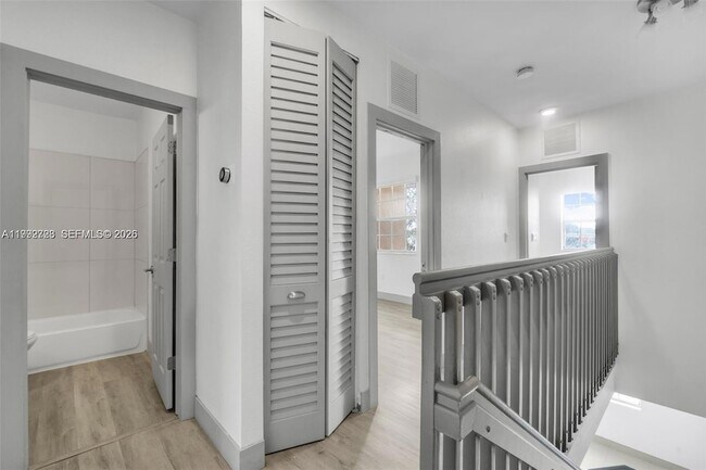 Building Photo - 1720 NE 33rd Ave