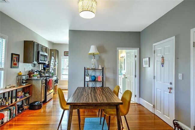 Building Photo - 220 Carpenter St