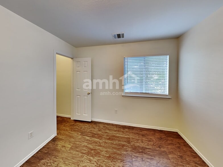 Building Photo - 2848 Deerfern Ln