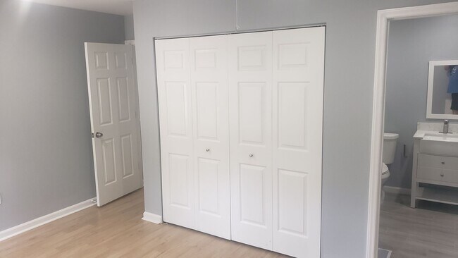 Building Photo - Delightful 3br 3ba Townhome in Chapel Hill! Available Now!