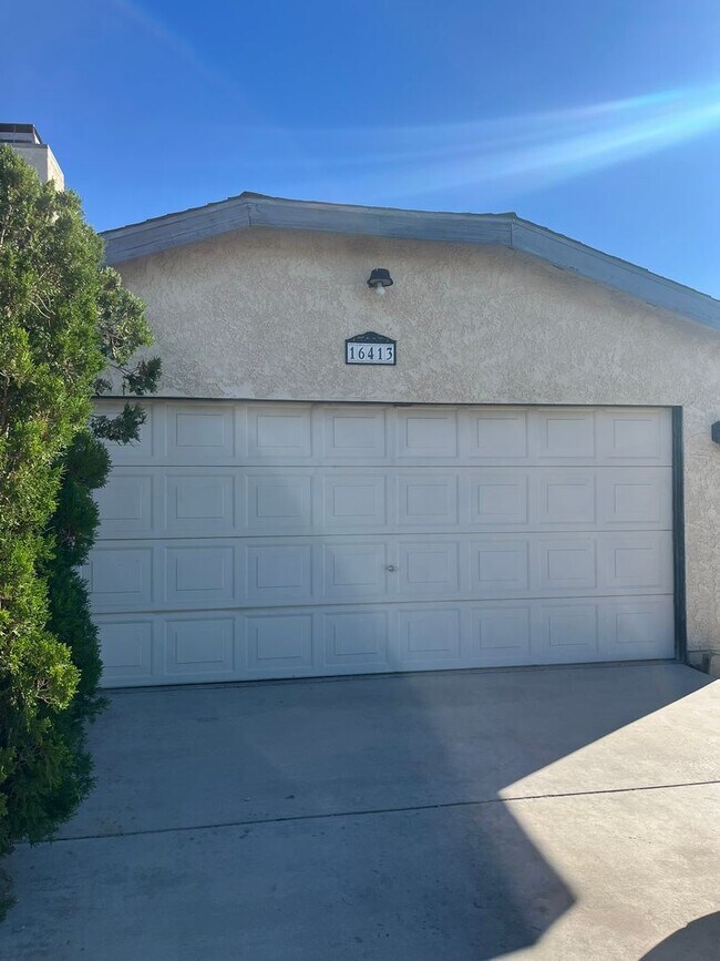 Building Photo - 3 bedroom 2 bathroom Home in the City of Victorville!