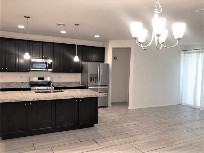 Building Photo - Coming Soon! Stunning 3 bed, 2 bath locate...