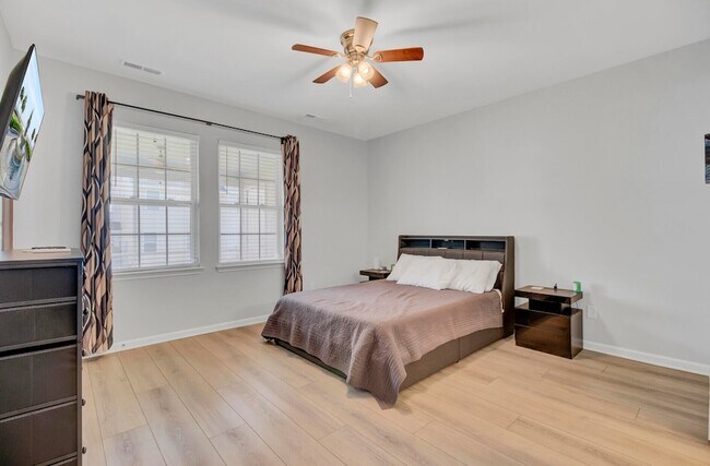 Building Photo - 132 Woodward Rd