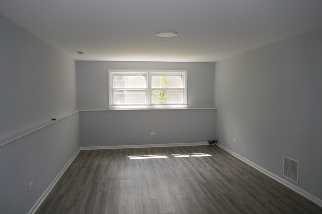 Building Photo - 22750 Valley Dr