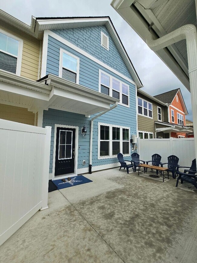 Building Photo - Belle Harbour @ Market Common