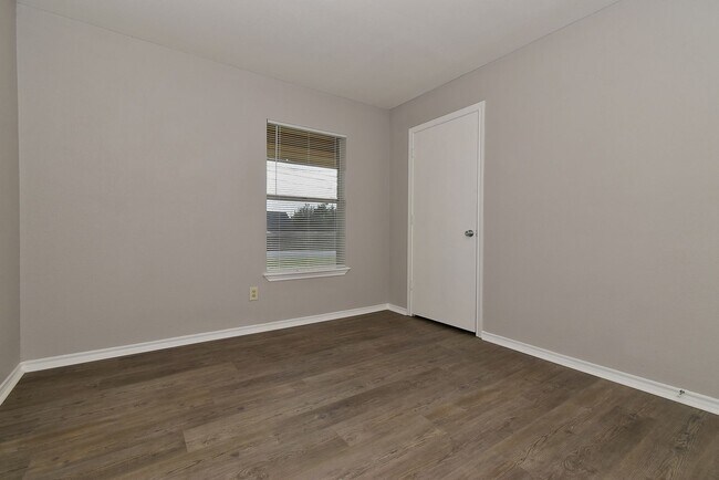 Building Photo - 4008 Templeton St