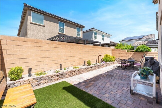 Building Photo - 8448 Vulturo Ave
