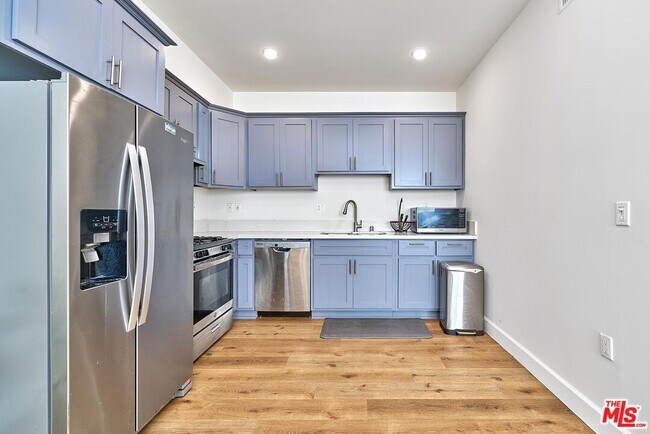 Building Photo - 14550 Burbank Blvd