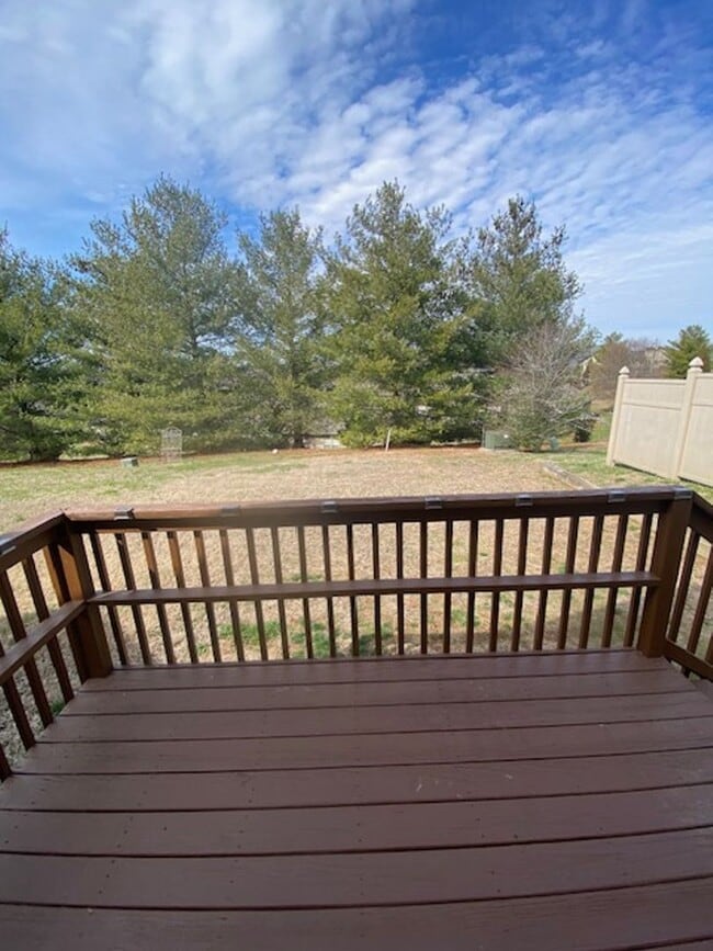 Building Photo - 3 Bedroom 2 Bath Townhouse
