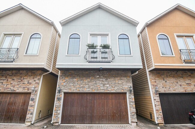 Building Photo - 1222 W 17th St