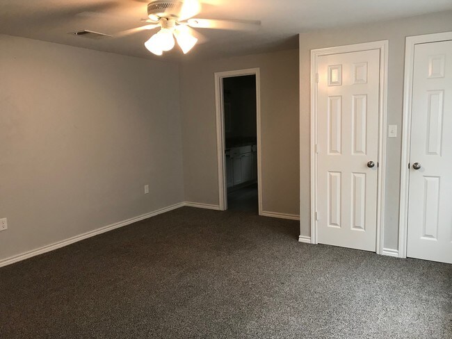 Building Photo - 1113 Big Rock St