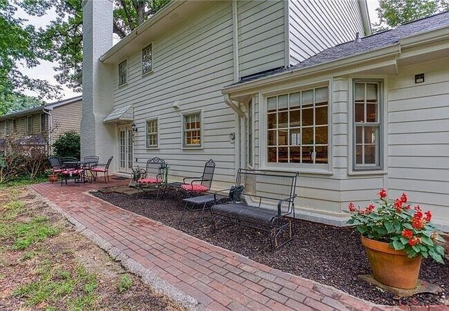 Building Photo - 5540 Windy Ridge Dr NE