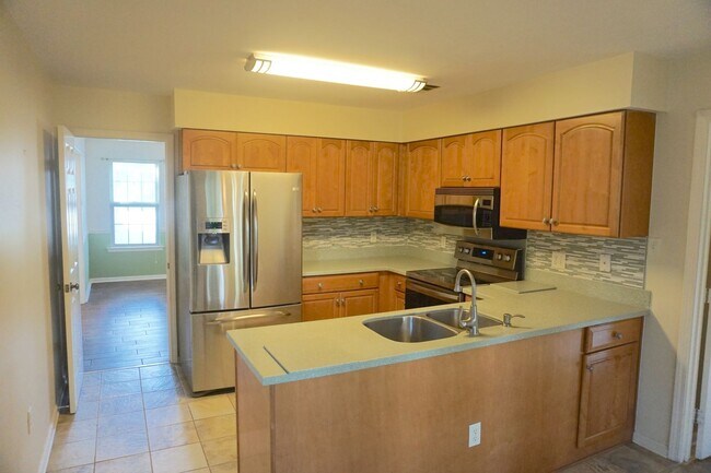 Building Photo - 5 BED | 2.5 BATH | SINGLE FAMILY HOME | BONUS ROOM | 2 CAR GARAGE