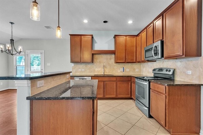 Building Photo - 204 Chickadee Ln