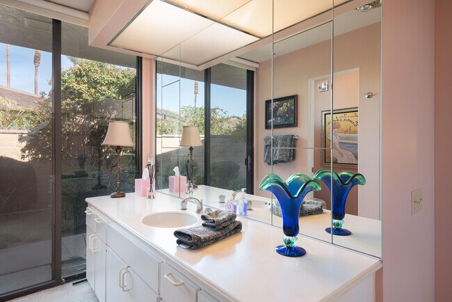 Building Photo - 66 Dartmouth Dr