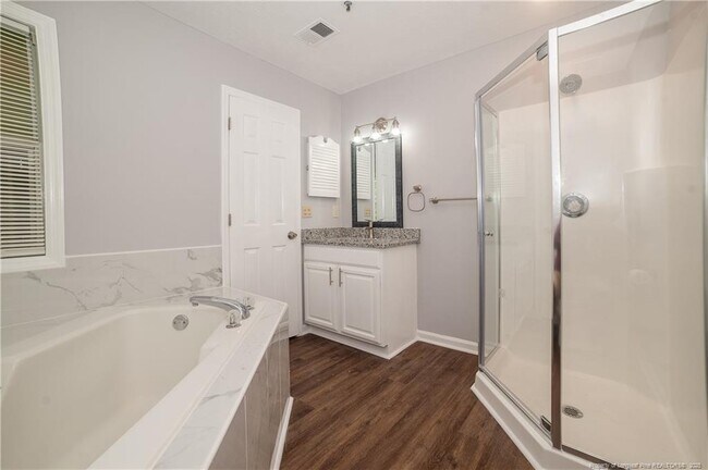 Building Photo - 974 Stewarts Creek Dr