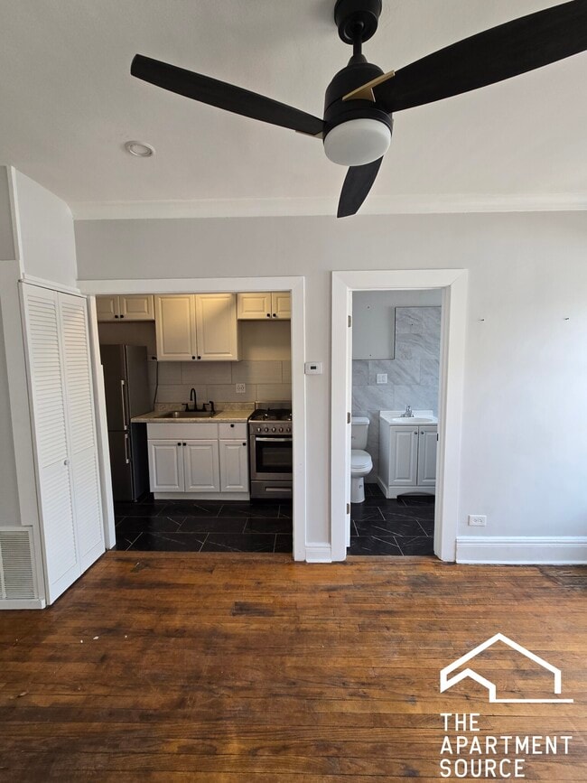 Building Photo - 3420 W Irving Park Rd