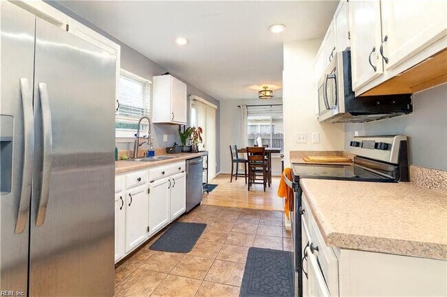 Building Photo - 517 Woodshire Way
