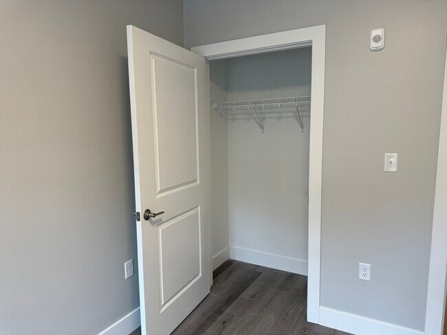 Building Photo - 251 Sladen St