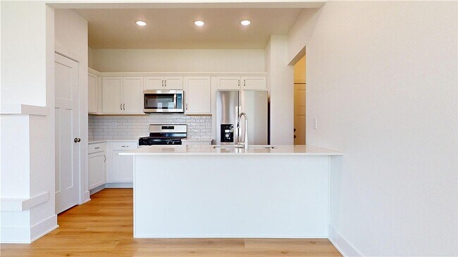 Building Photo - 720 SE Booth Ave