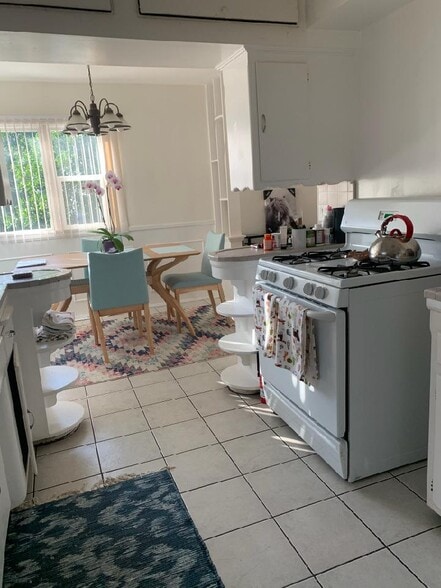 Stove and tefrigerator - 1227 Crescent Dr