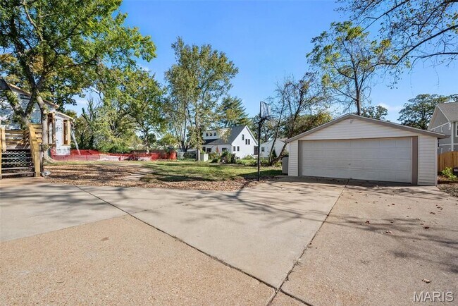Building Photo - 712 Angenette Ave
