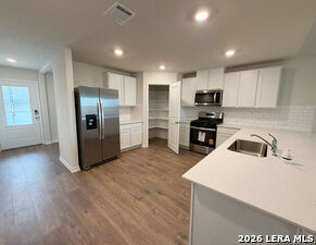 Building Photo - 547 Avalon