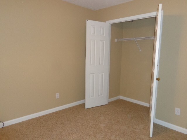 Building Photo - 2422 English Hill Dr