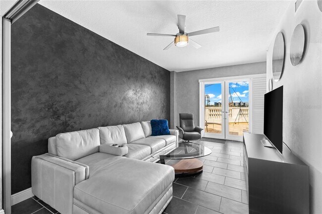 Building Photo - 800 N Tamiami Trl