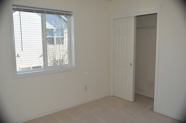 Building Photo - 6321 NE 59th Ct