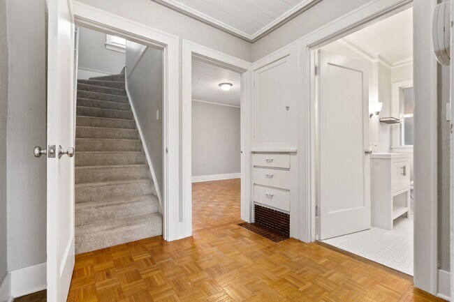 Building Photo - 4Bd/1.5Ba Seattle House