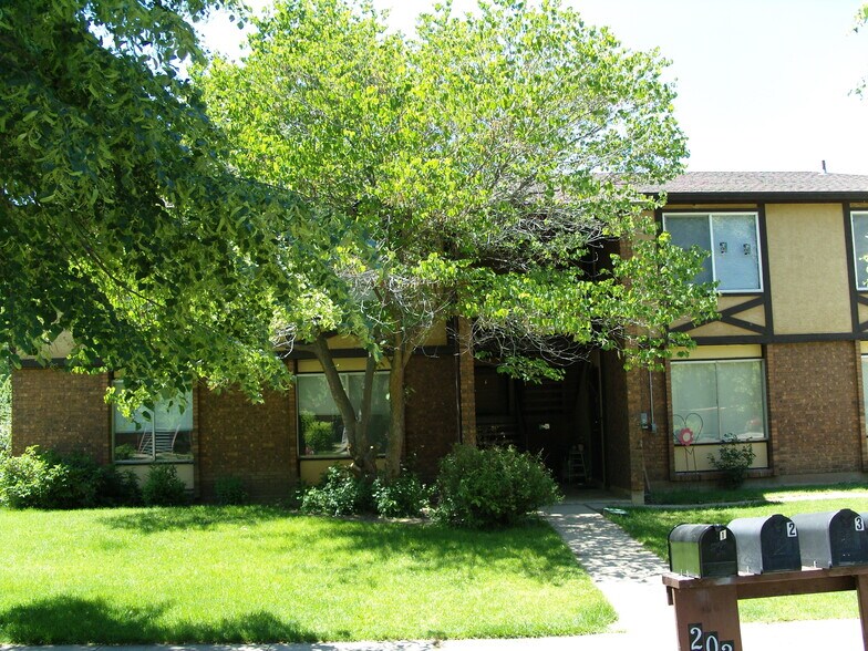 Building Photo - 203 N Pingree Ave