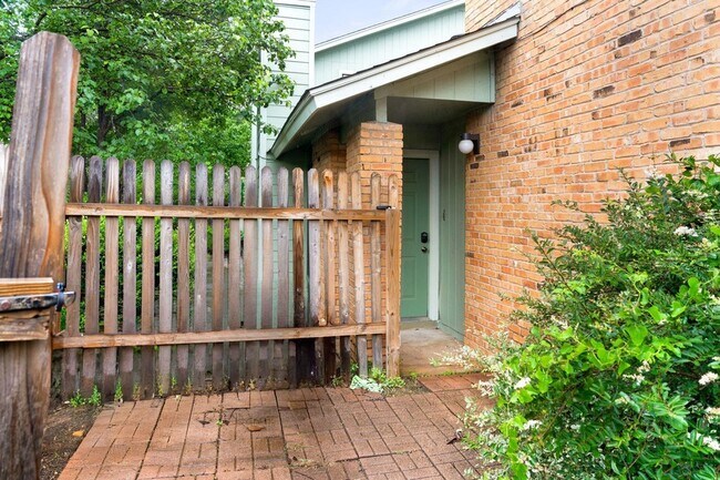 Building Photo - 3222 Tamarron Blvd