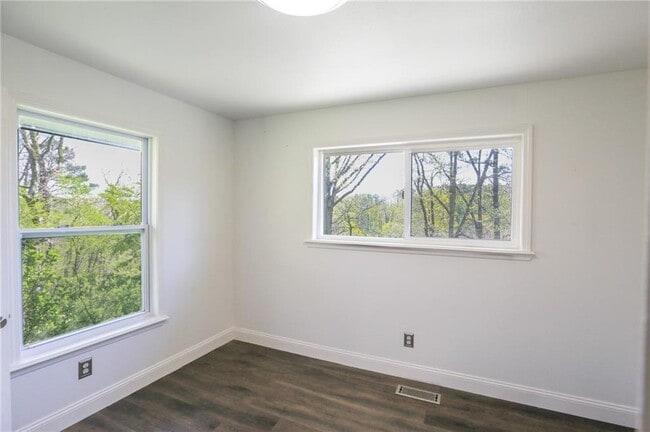 Building Photo - 42 Hope Dr