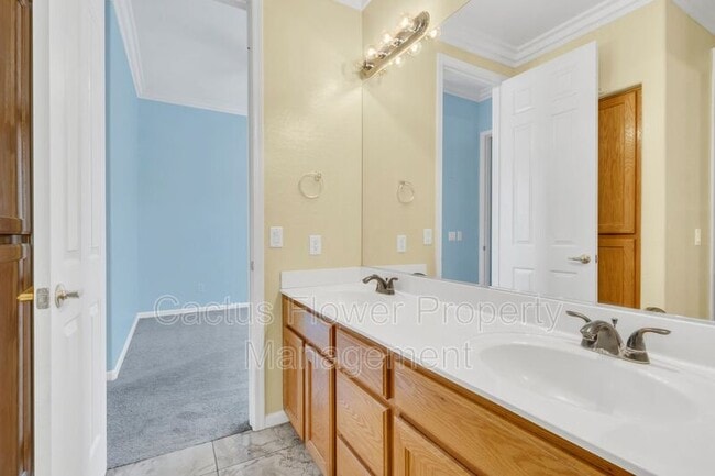 Building Photo - 1811 W Maplewood Pl