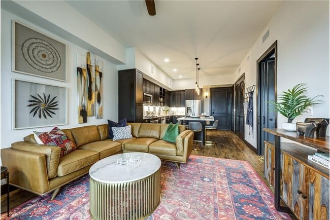 Building Photo - 402 Guadalupe St