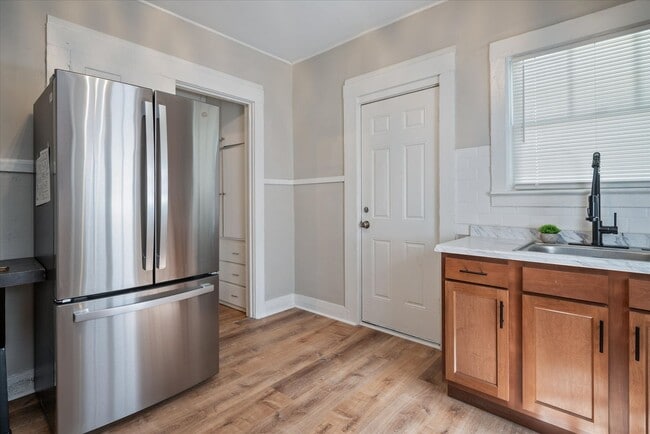 Building Photo - 4 Bedroom 2 Full Bath House | Front Porch ...