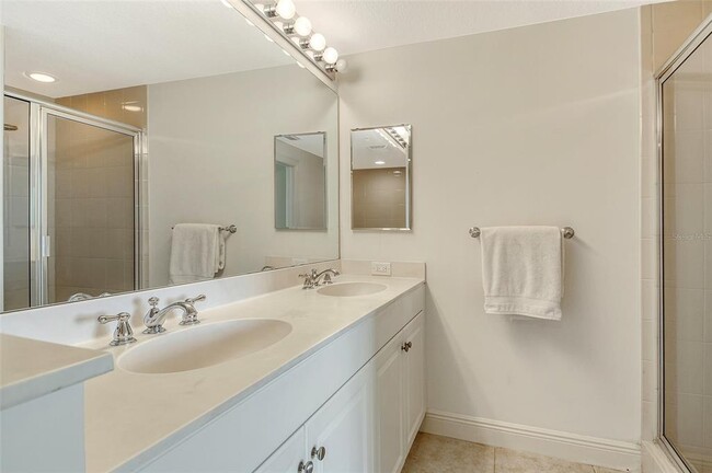 Building Photo - 800 N Tamiami Trl
