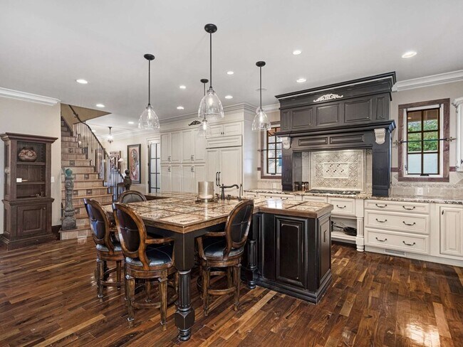 Building Photo - 3807 Harding Pl