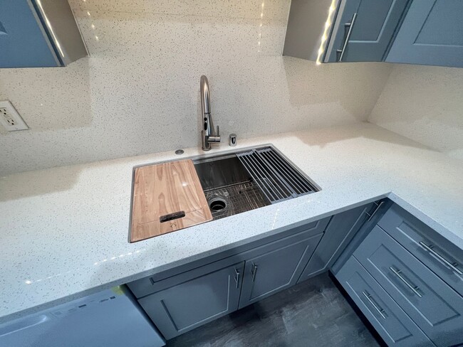 Building Photo - COMING SOON! 3-Bedroom Condo with Epoxy Garage in Vista Fairways, Valencia!