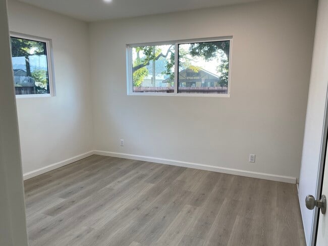 Building Photo - 3465 Perlita Ave