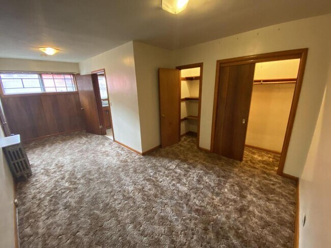 Building Photo - 4435 SE Belmont #2