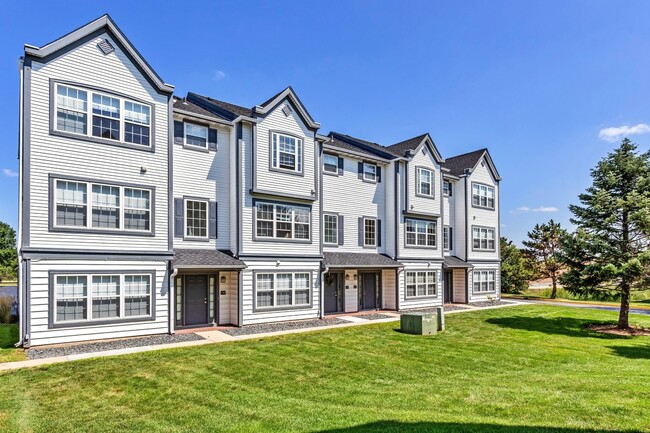 Building Photo - 431 Chopin Ct