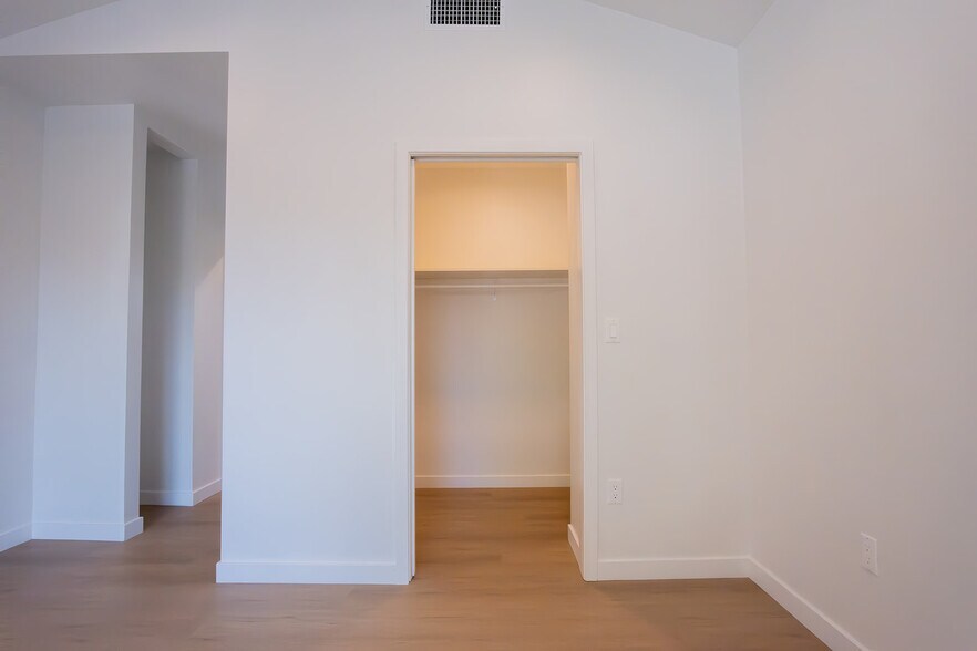 Building Photo - 2344 Gatewood St