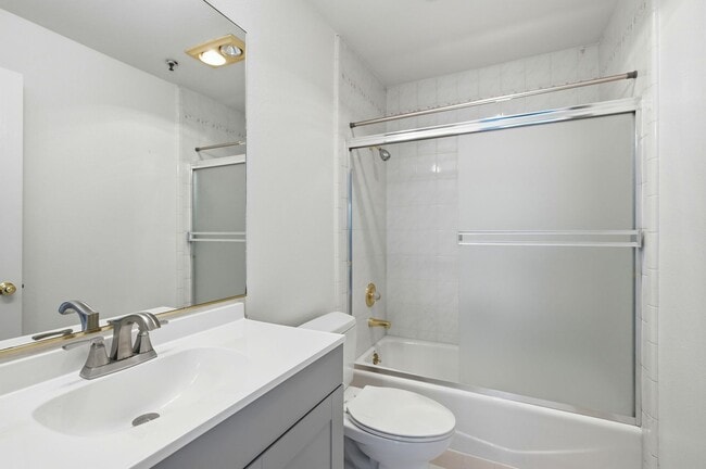 Building Photo - Hip Condo Apt. in the Mission+ Great Walkability+ Laundry in the building!