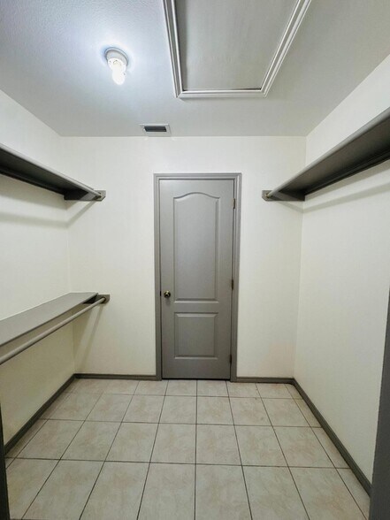 Building Photo - 4408 N 24th Ln