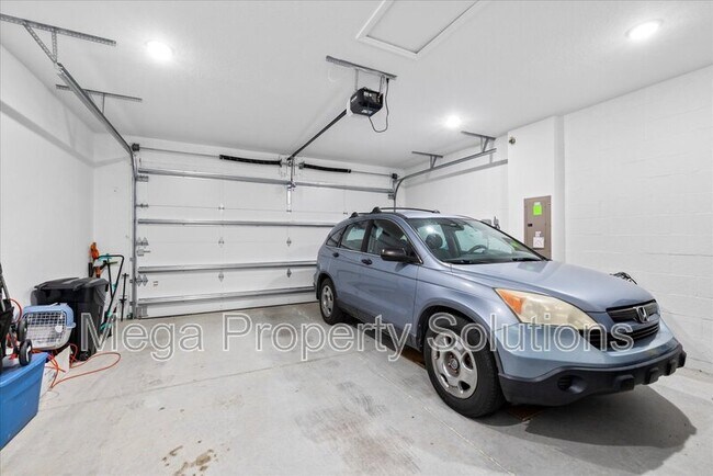 Building Photo - 12195 Stirrup Dr