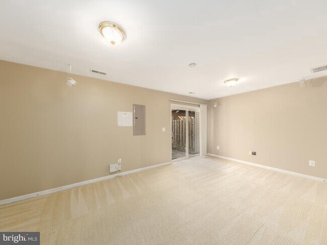 Building Photo - 108 Clearwater Ct